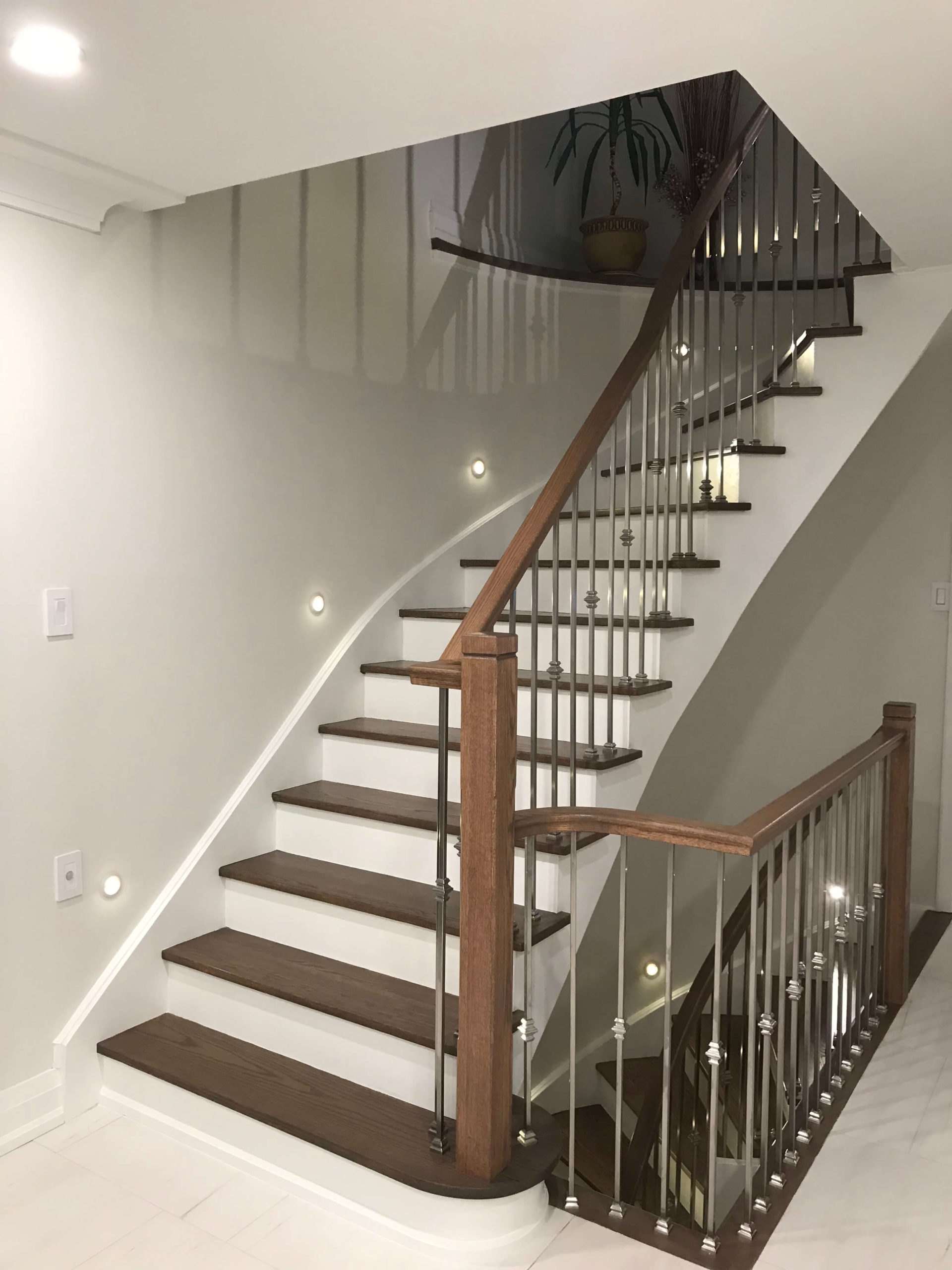 Round recessed stair lighting